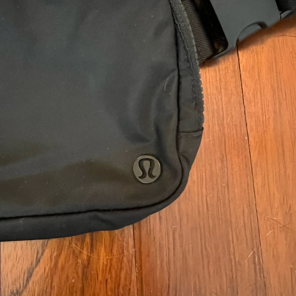 Lululemon black belt bag- original version